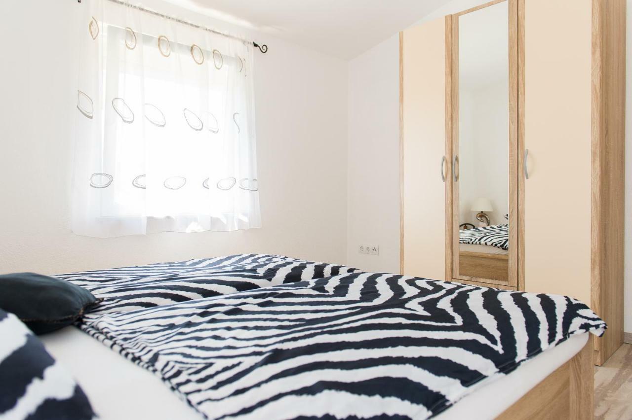 Apartment Ella 罗戈兹尼察 外观 照片