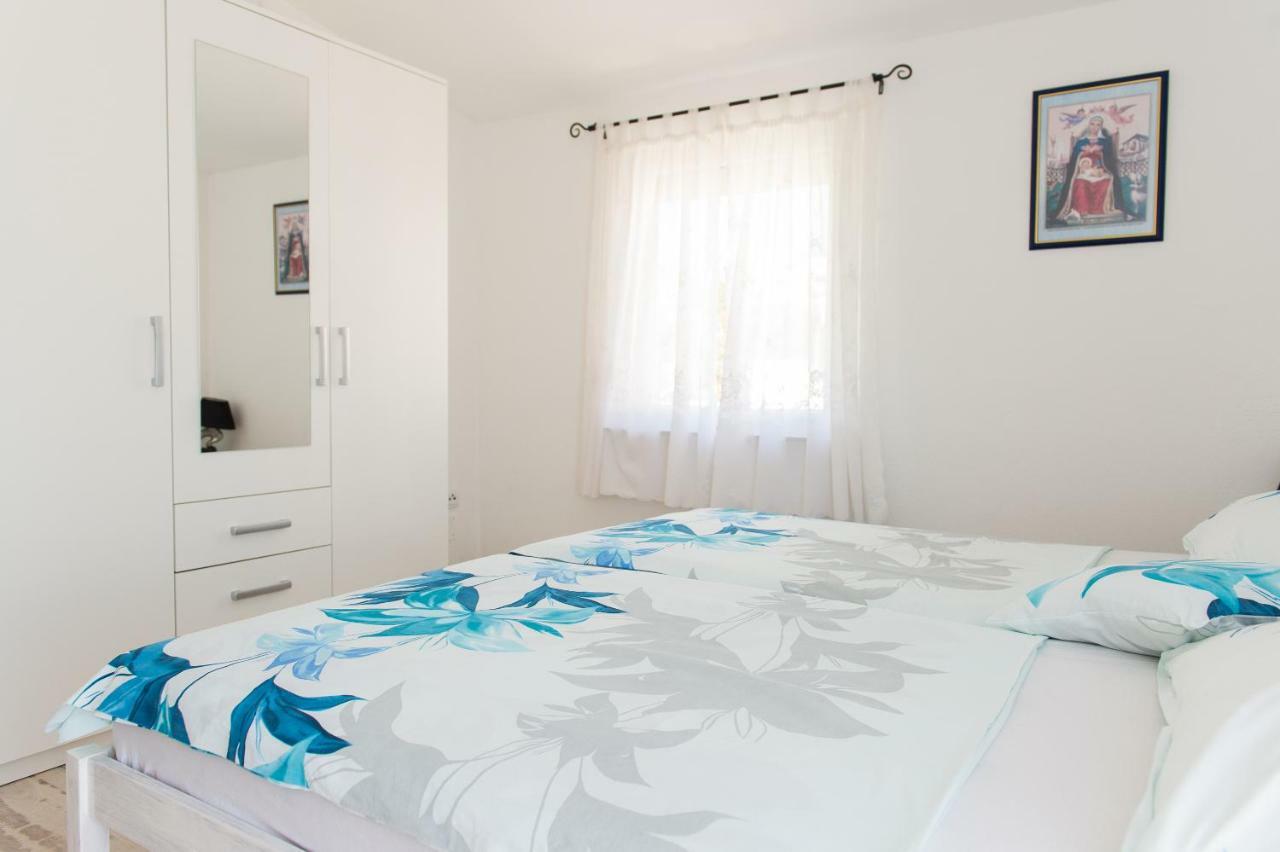 Apartment Ella 罗戈兹尼察 外观 照片