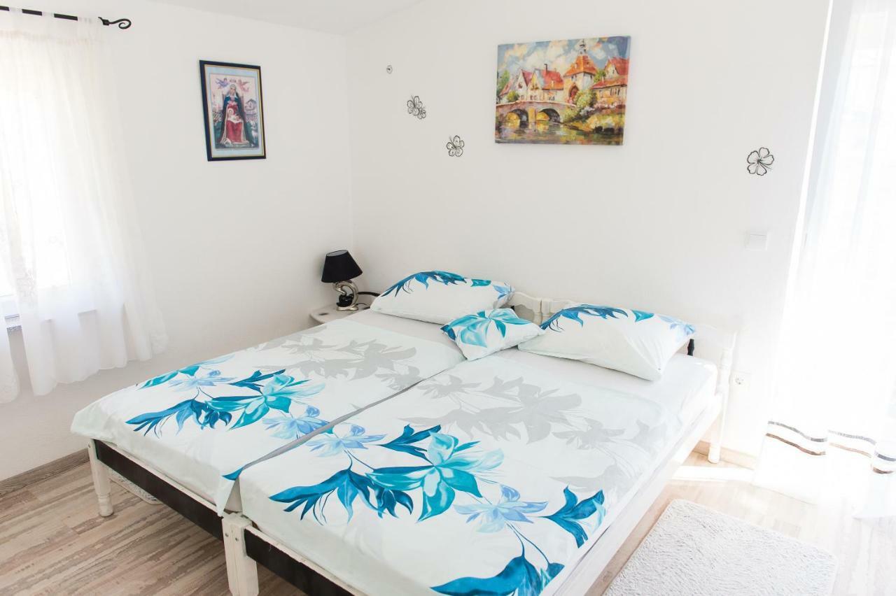 Apartment Ella 罗戈兹尼察 外观 照片